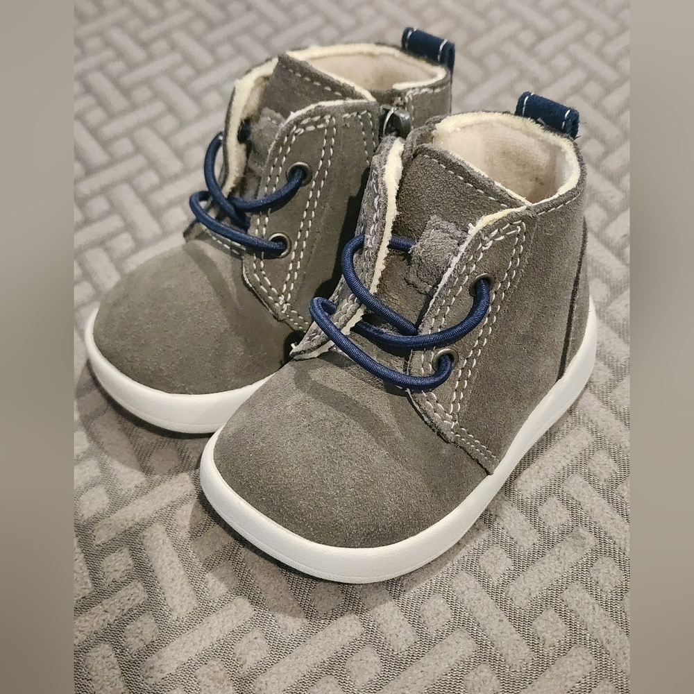 Baby Ugg boots size 2/3, Kristjan Chukka NWOT